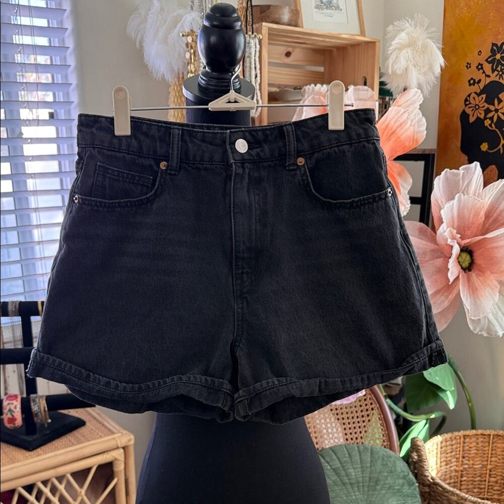 H&M Washed Black High Rise Rolled Hem Zip Fly Denim Mom Shorts